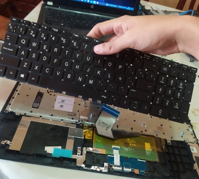 CAMBIO DE TECLADO COMPATIBLE PARA LAPTOP